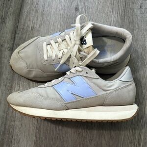 New Balance Women’s Light Gray Sneakers